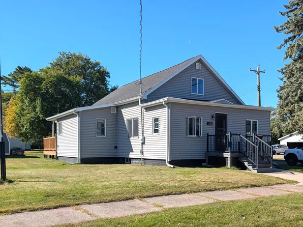 1302 Young St, Sault Sainte Marie, MI 49783