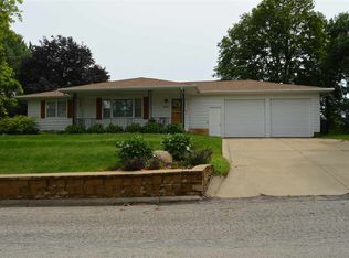 204 Sunset Rd, Hudson, IA 50643