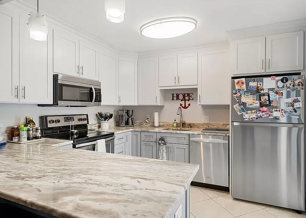 2 bed, 2.5 bath, 1170 sqft, $2,200 — Photo 1