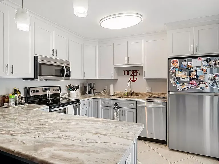 445 E Waverly Pl — Photo 1