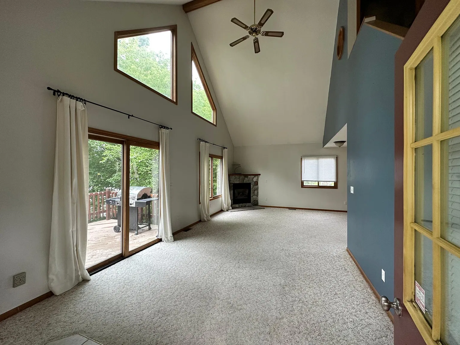 540 E State St — Photo 2