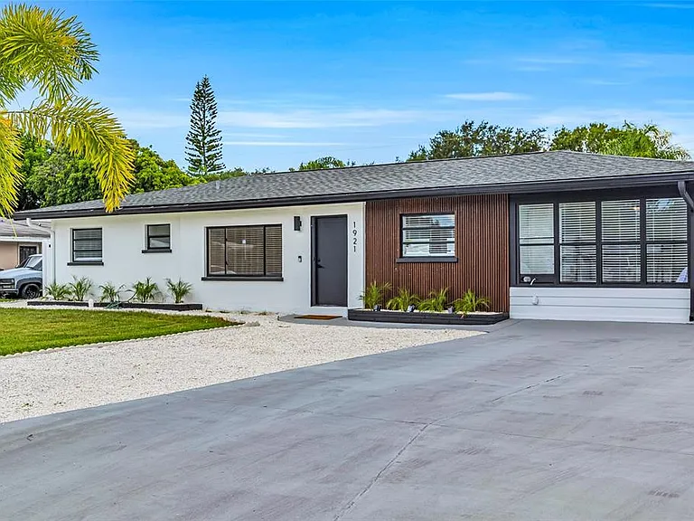 1921 Fern Ave — Photo 1