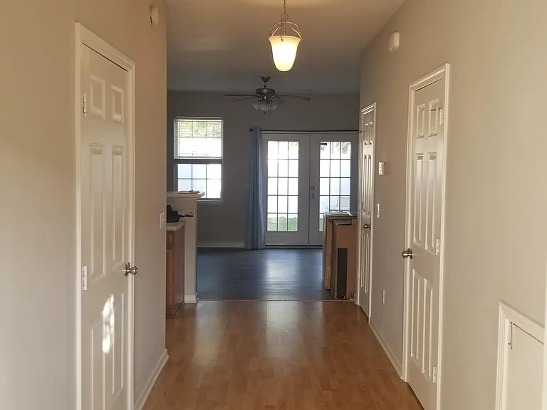 584 Governor Treutlen Cir — Photo 4