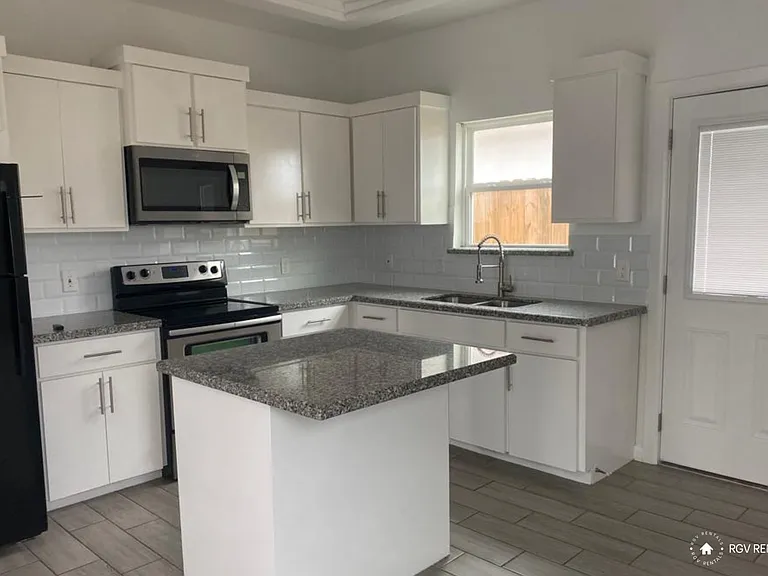 405 Rafael Dr #1 — Photo 3