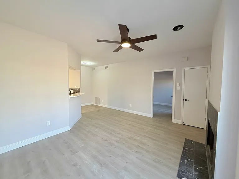 5757 Martel Ave #B05 — Photo 3