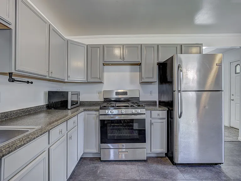 1731 E Pearl Ave — Photo 8