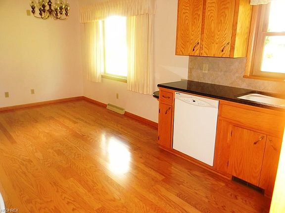 5th image of 1421 Edmar St
