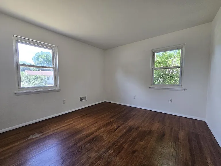 11 Glenwood Dr — Photo 29