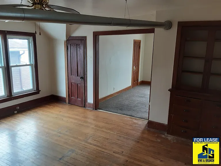 1528 Erie Ave — Photo 2
