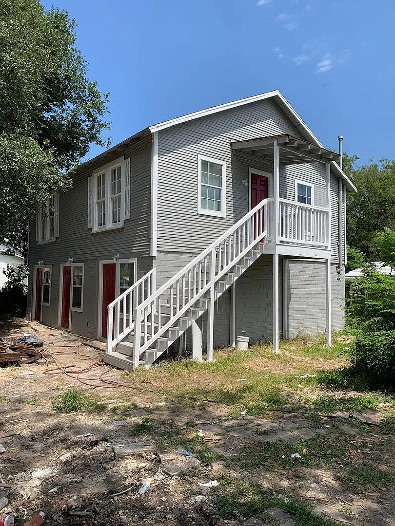 2585 Orange Ave — Photo 1