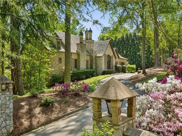 105 Kingston Mnr, Sandy Springs, GA 30342