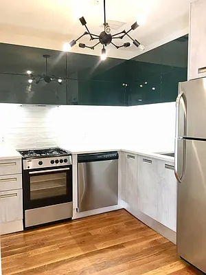 Rented by Manhattan Management LLC | media 31