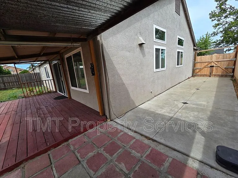2234 Wall St — Photo 11