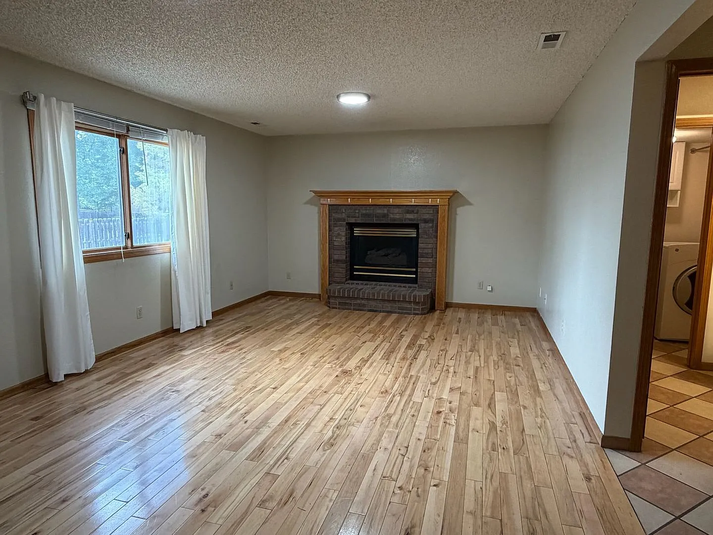 3-Bedroom Home on a Quiet Cul-de-Sac with 3-Car Garage — Photo 2