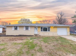 112 Caroline St, Morton, IL 61550