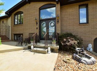 22 Scenic Dr, Coraopolis, PA 15108