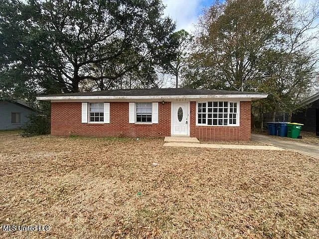 7217 Hampton Dr — Photo 1
