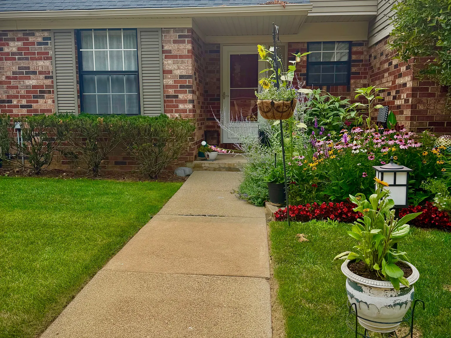 3 bed, 2.5 bath, 1506 sqft, $2,300 — Photo 1
