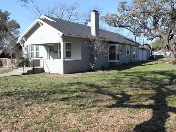 1800 S China St, Brady, TX 76825