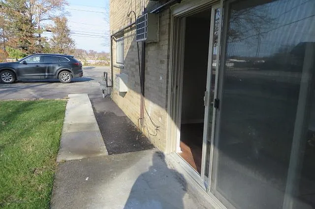 24325 Detroit Rd — Photo 21