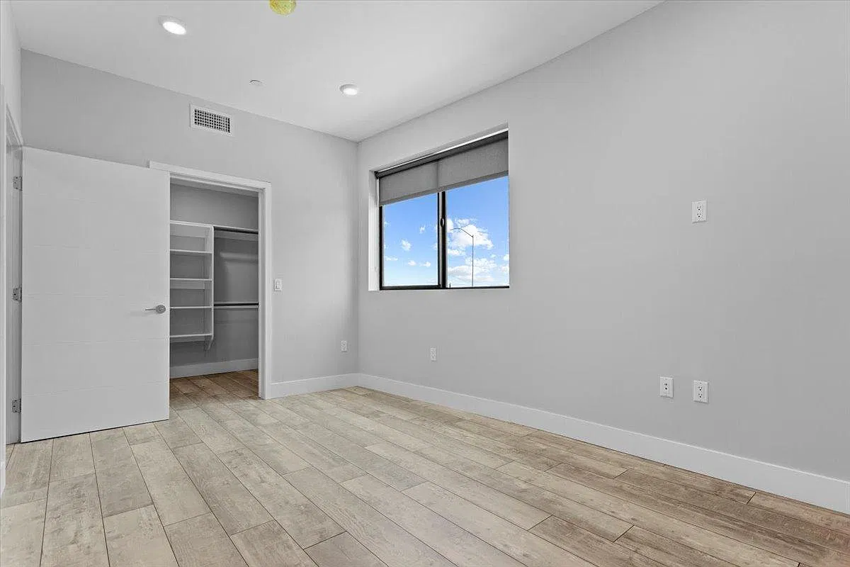 2 bed, 1100 sqft, $3,650 — Photo 4