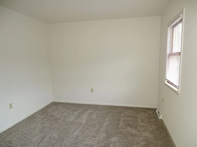 500 E Newport Rd #H — Photo 13