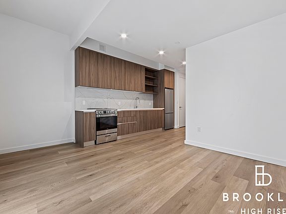 5th image of 50 E 10th St #558