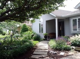 63 Honeysuckle Dr, Mechanicsburg, PA 17050
