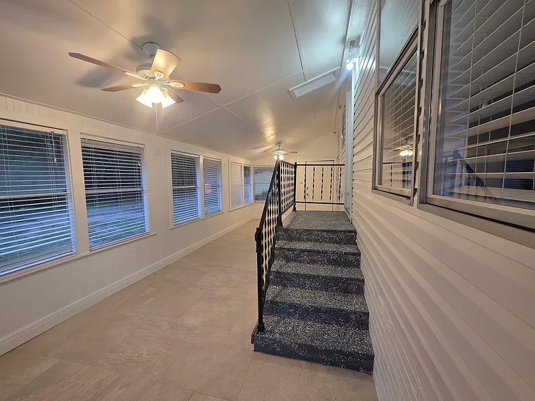 1051 Hawthorn St — Photo 14