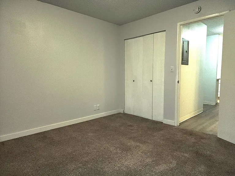 Kent Riviera Apartments — Photo 11