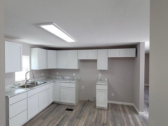 3rd image of 804 Westbourne Ave