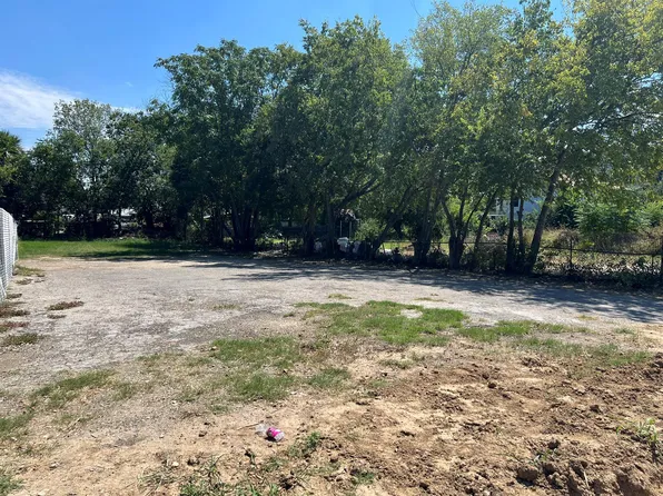 610 S Zarzamora St #9, San Antonio, TX 78207