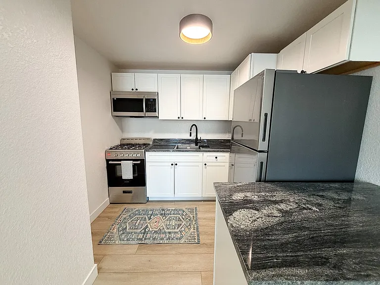 2526 N Clay St — Photo 7