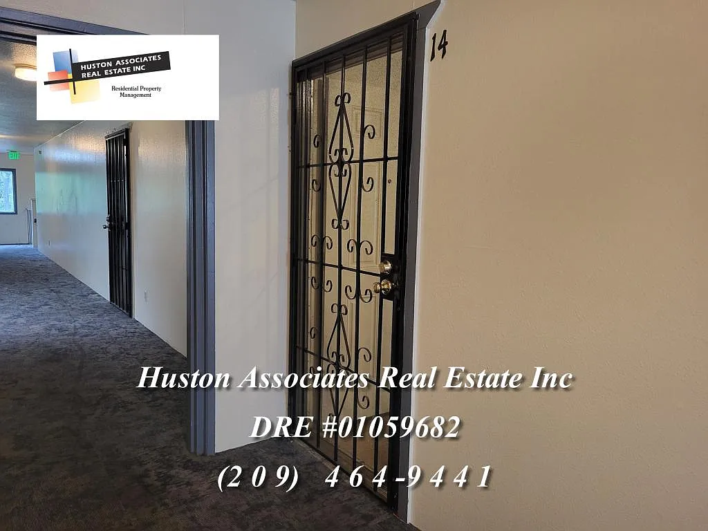 Building Photo - 404 W Oak St #14