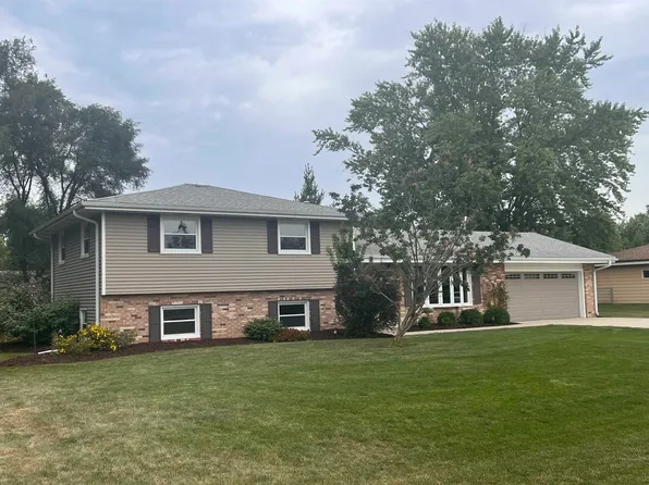 5776 Vesper Dr, South Beloit, IL 61080