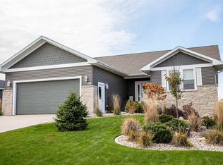 124 Augusta Cir, Waverly, IA 50677