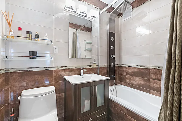 Sold by Thomas Lipovetsky, LREB | media 7