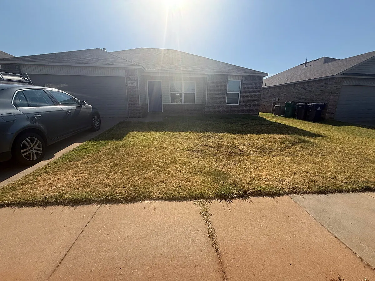 3 bed, 2.0 bath, 1206 sqft, $1,400 — Photo 1
