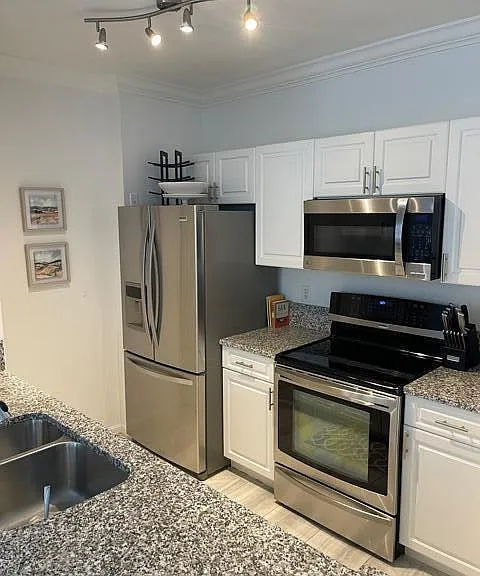 630 Sapodilla Ave #312 — Photo 9