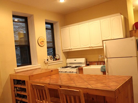 2nd image of 203 W 87th St APT 3