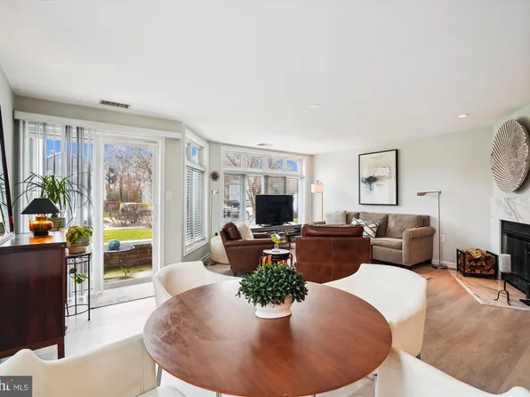 1133 Lake Heron Dr APT 1B, Annapolis, MD 21403