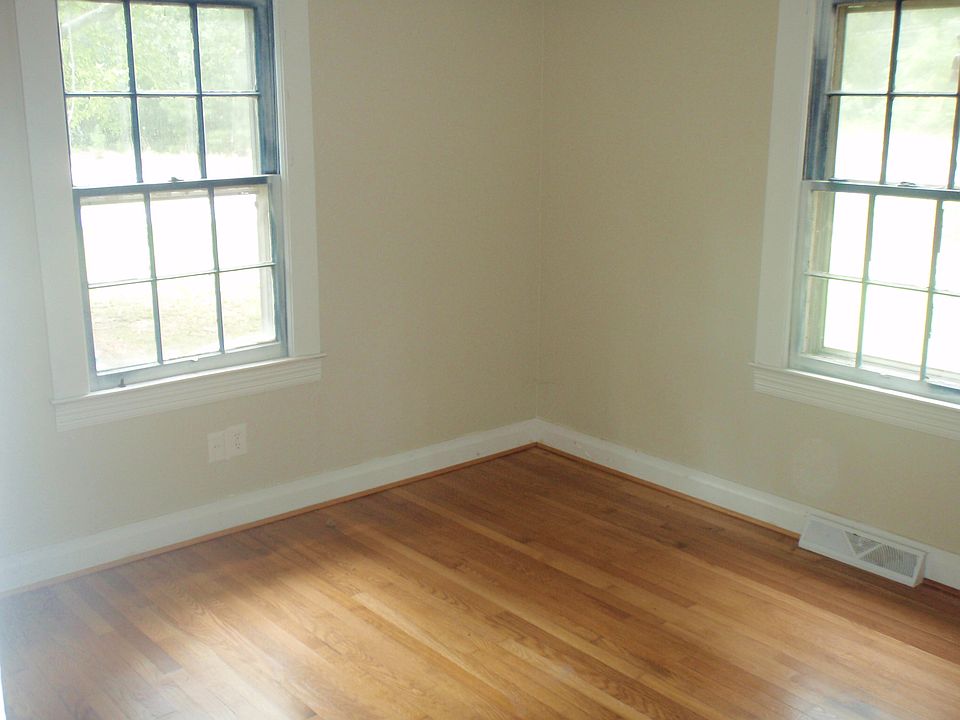 2nd image of 100 Alaska Ln