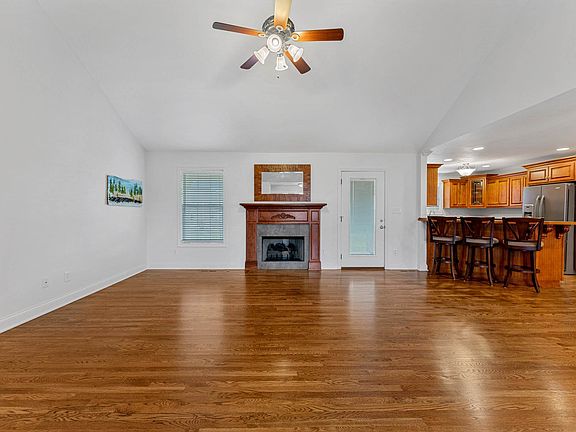 3rd image of 411 Fonso Cir