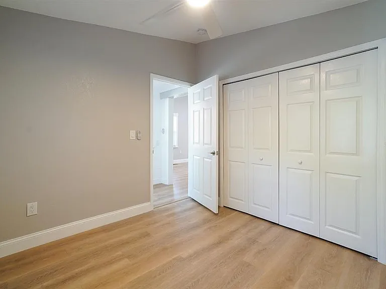 437 N Shine Ave — Photo 15