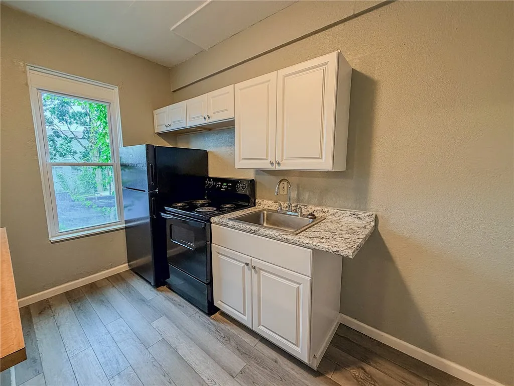 548 Hansen Ave — Photo 3