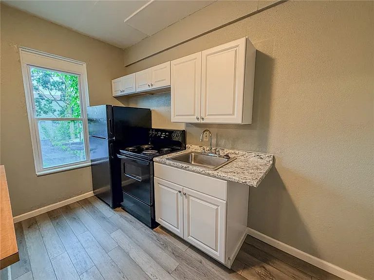 548 Hansen Ave #3 — Photo 3