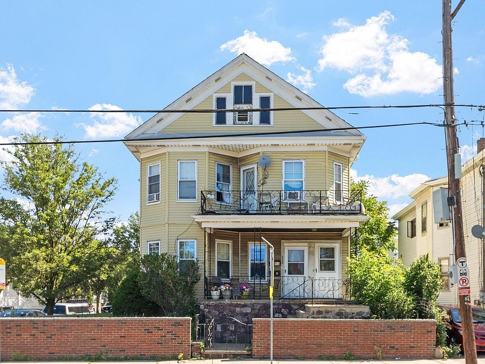 1st image of 562 Main St