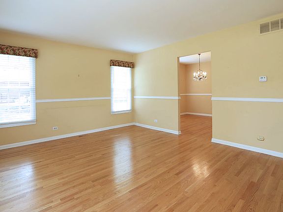 4th image of 1324 Chartwell Rd