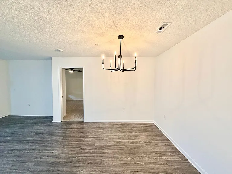 Lakeview Apartments — Photo 3