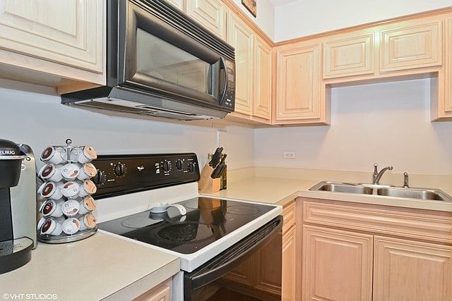 1st image of 619 W Stratford Pl #P2